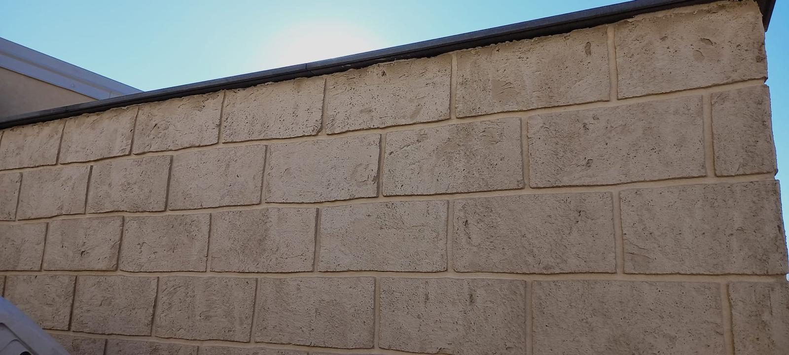 Rivestimento decorativo effetto bugnato realizzato da Mural Lodi